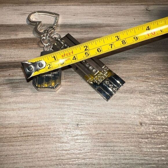 Victoria's Secret keychain & Charms-Silver-Heart Bombshell Perfume Bottle & Tag - Picture 3 of 6